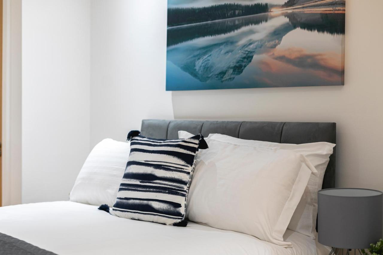 Skyvillion - 4 Bed Luxury Apartment With Balcony & Parking Enfield Ngoại thất bức ảnh