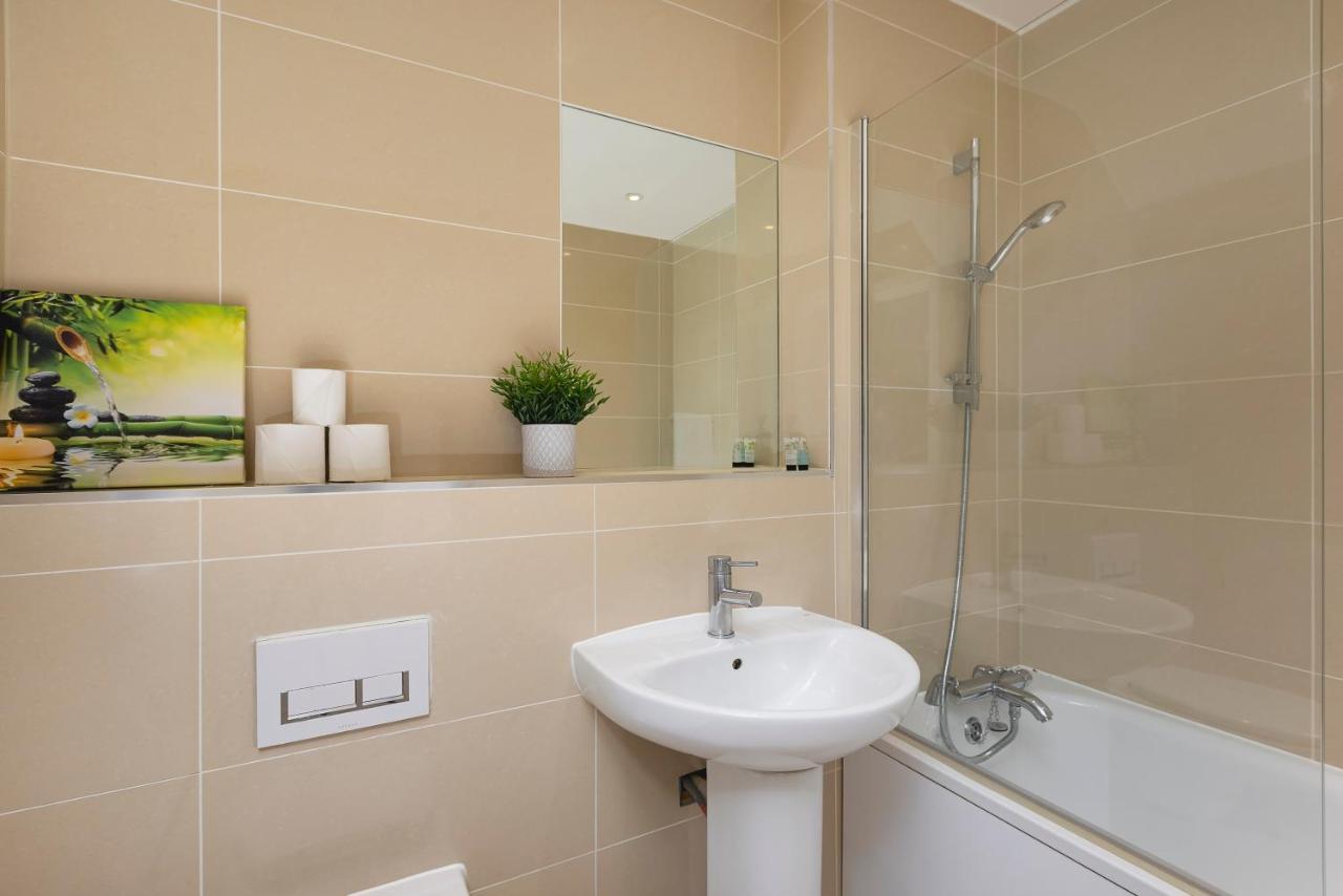 Skyvillion - 4 Bed Luxury Apartment With Balcony & Parking Enfield Ngoại thất bức ảnh